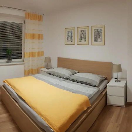 Top Appartement Fuer Business-Wohnen-Urlaub Wiener Neustadt Luaran gambar