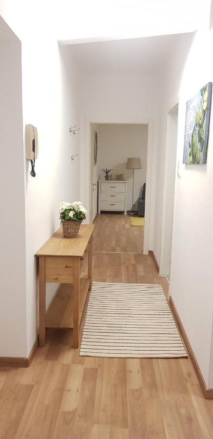 Top Appartement Fuer Business-Wohnen-Urlaub Wiener Neustadt Luaran gambar